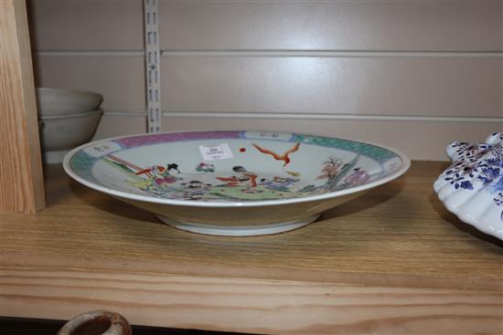 A Chinese famille rose dish, 19th century diameter 34cm